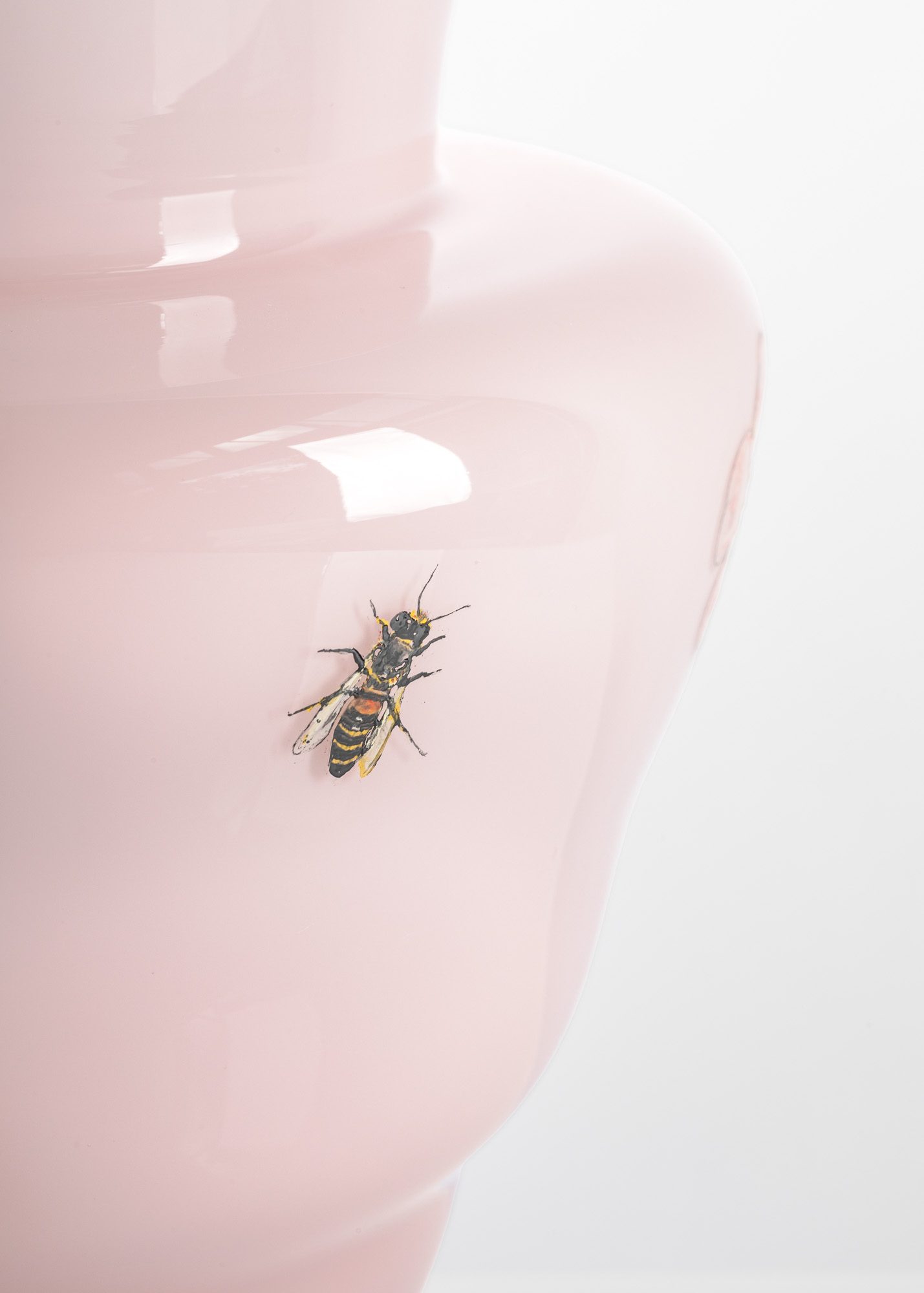Maison Sisley vase with bee, Photo 2