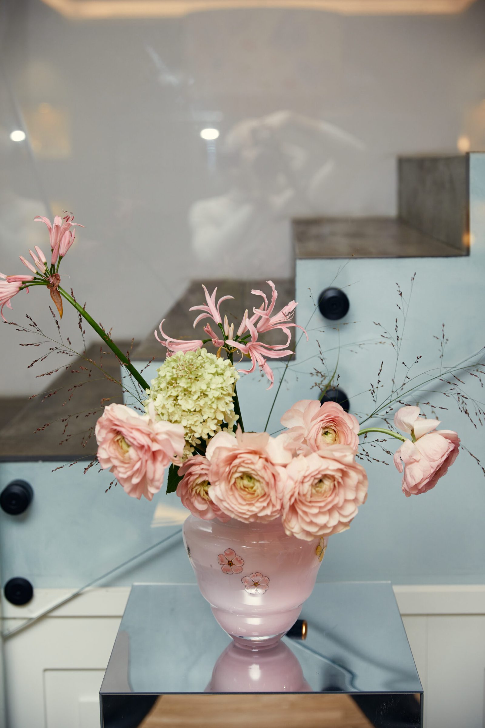 Maison Sisley vase with bee, Photo 3